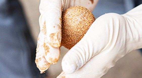 采用無鉛工藝及淡鹽技術，非遺傳承